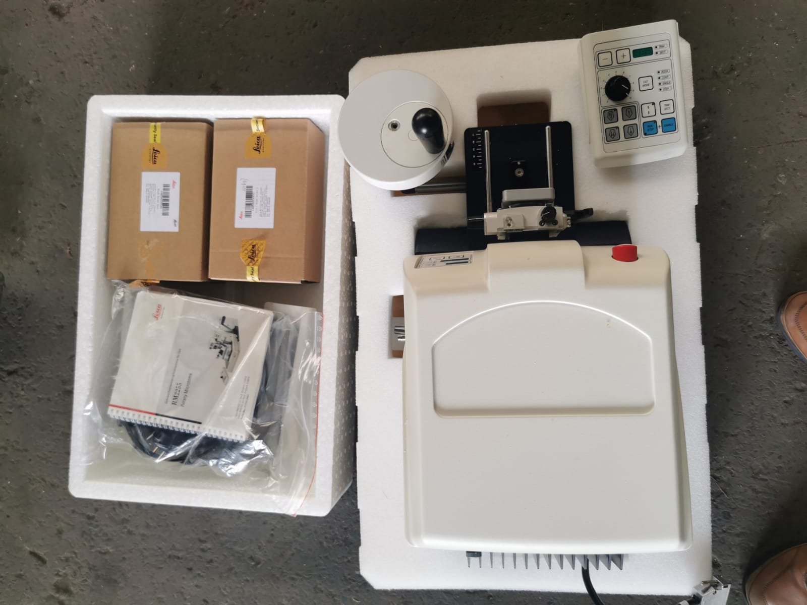 Leica RM2255 Fully Motorised Rotary Microtome – 14050238005