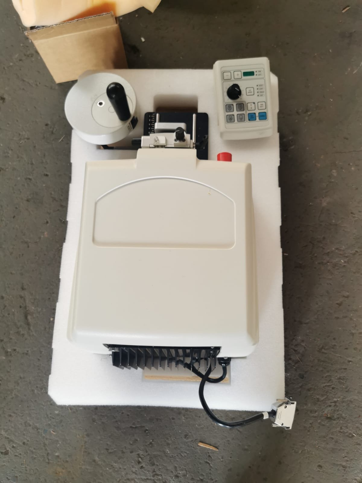 Leica RM2255 Fully Motorised Rotary Microtome – 14050238005 - Image 2
