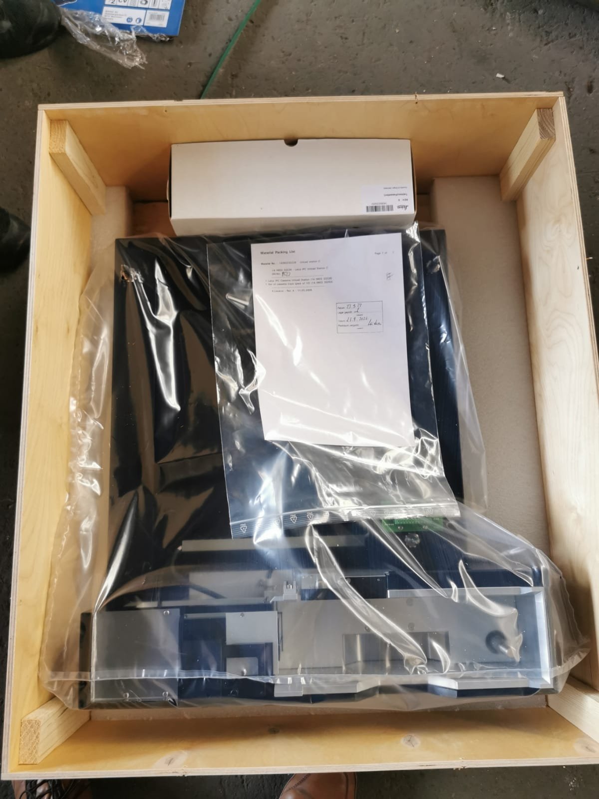 Leica Unload Station S for IP S Slide Printer – 14060133225 - Image 2