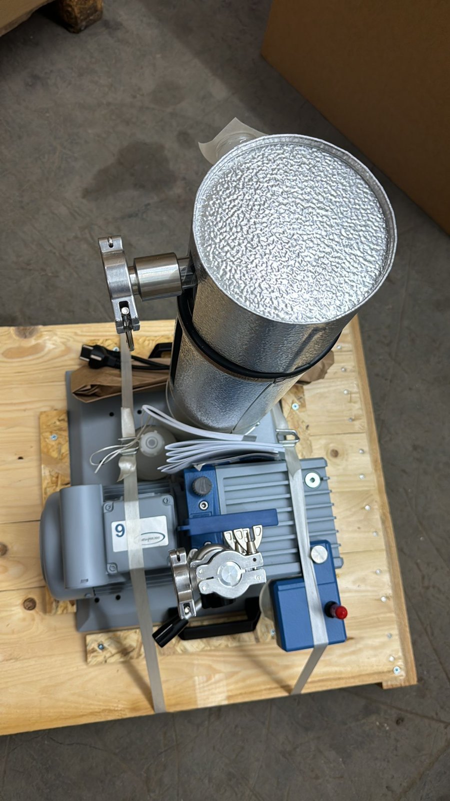 Vacuubrand PC 3 / RZ 6 Chemistry Vacuum System