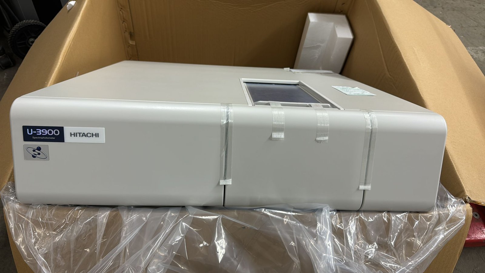 Hitachi U-3900 UV-VIS Spectrophotometer – 2J2-0013
