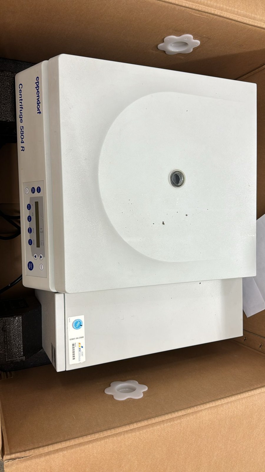 Eppendorf Centrifuge 5804 R Refrigerated with Rotor and Adapters – 5805000327 - Image 2